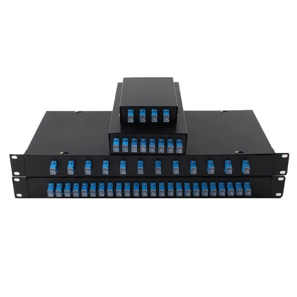 Outdoor distribution box ground socket